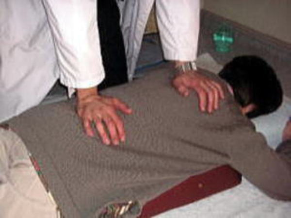 経絡指圧整体は身体をやさしく指圧する中大アスリートにとって安 全な整体です。