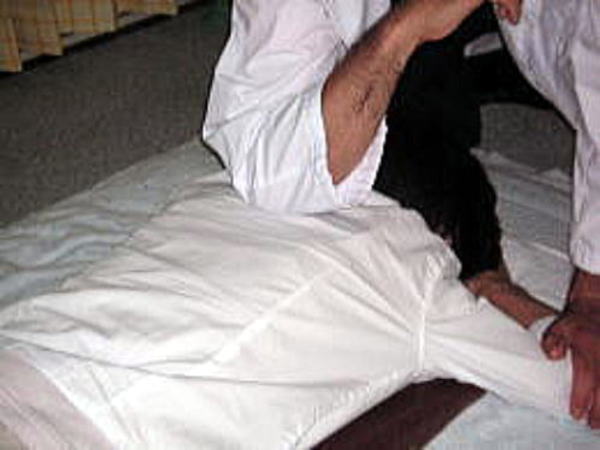 五十肩を改善させる肩甲骨指圧