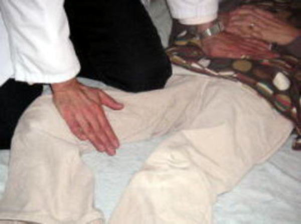 腹部の経絡指圧で身体を整え状態を根本から改善します。